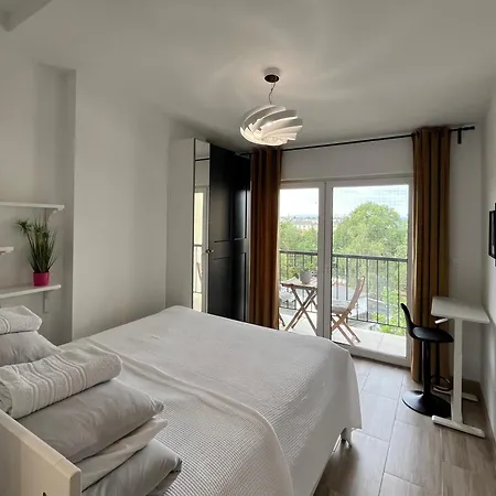 Apartment Feelhome With Kitchen