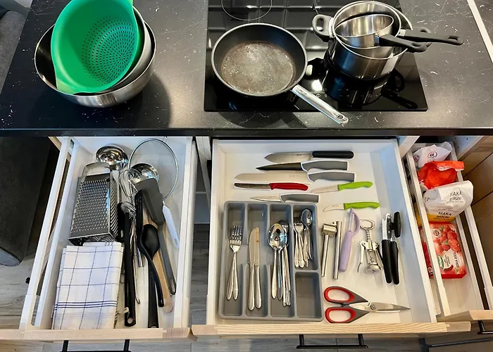 Feelhome With Kitchen